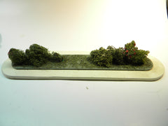 Lionel 913 Landscaped Scenic Plot with 184 Bungalow