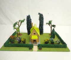 Lionel 913 Landscaped Scenic Plot with 184 Bungalow